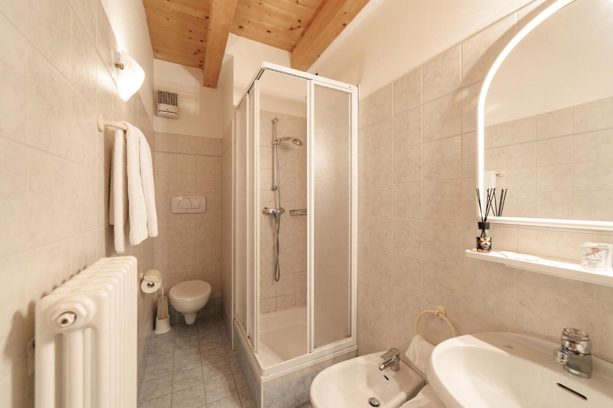 Hotel Al Bivio - Pizzeria, Pool & Sauna Imer Luaran gambar