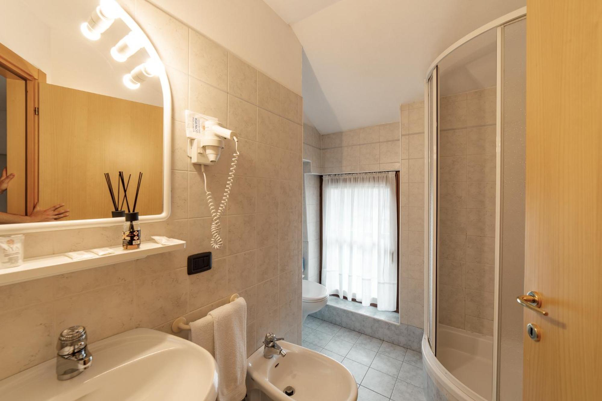 Hotel Al Bivio - Pizzeria, Pool & Sauna Imer Luaran gambar